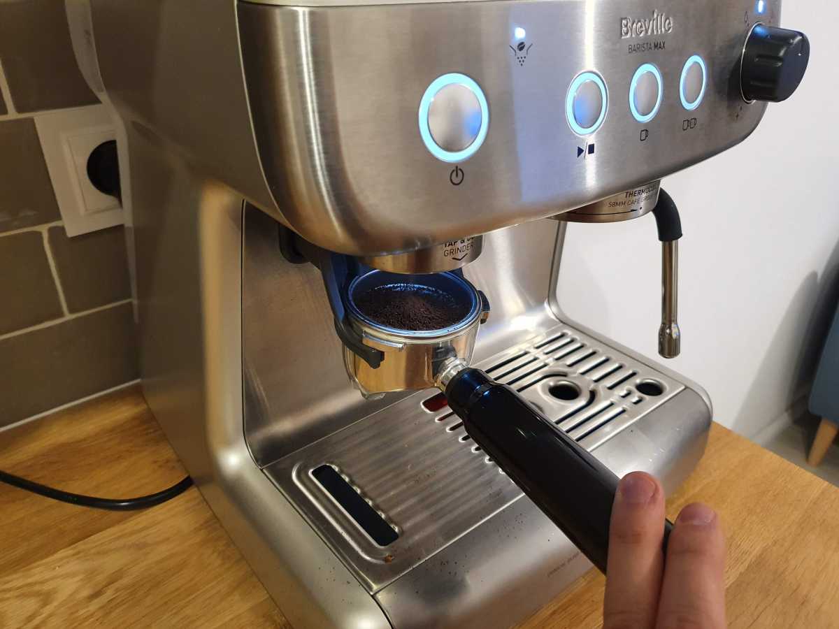EKSPRES KOLBOWY Z MŁYNKIEM BARISTA MAX